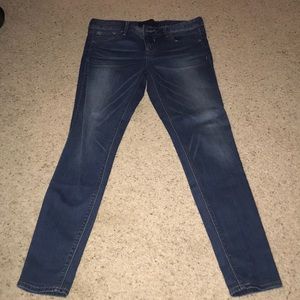 Women’s Medium wash skinny jeans